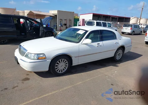 2005 Lincoln Town Car Signature Limited from USA, damaged, VIN 1LNHM82W05Y664360